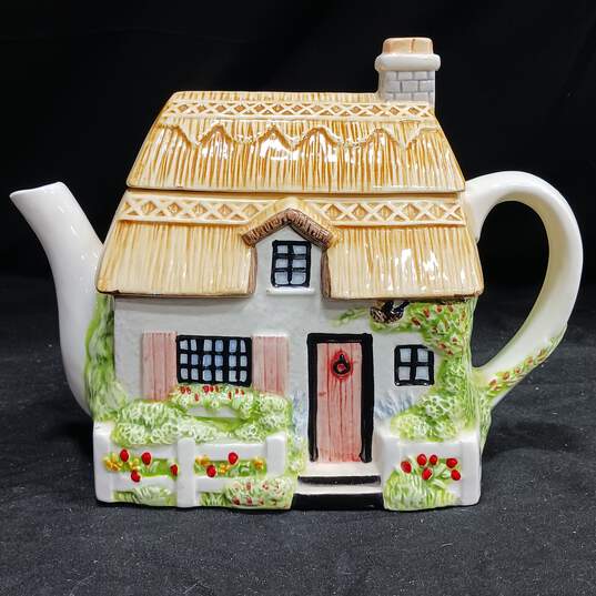 The Village Collectible Tea Pot w/ Lid image number 3