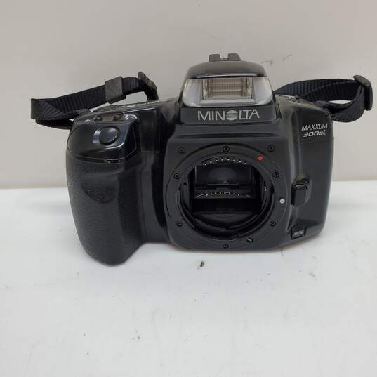 Minolta Maxxum 300si 35mm SLR Film Camera Body Only image number 1