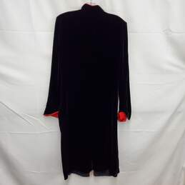 VTG Nira nira WM's Black & Red Trim Velvet 100% Silk Blend Robe Size M alternative image