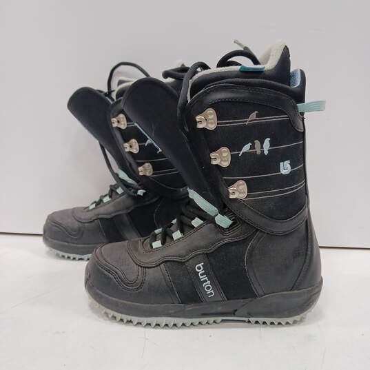 Women's Lodi Snowboarding Boots Size 6 image number 2