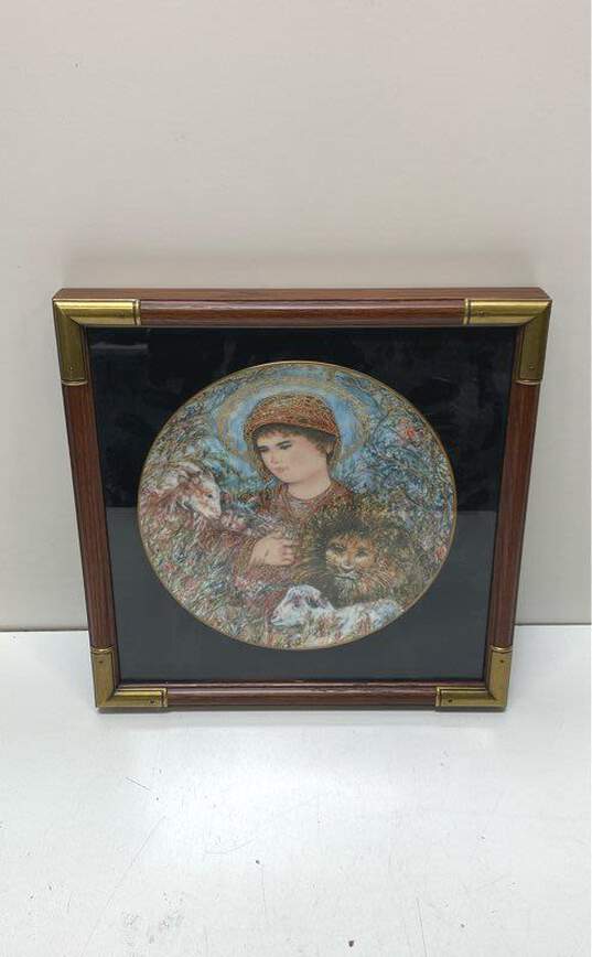 Knowles Limited Edition Edna Hibel Collectors Wall Art Plate Peaceful Kingdom image number 1