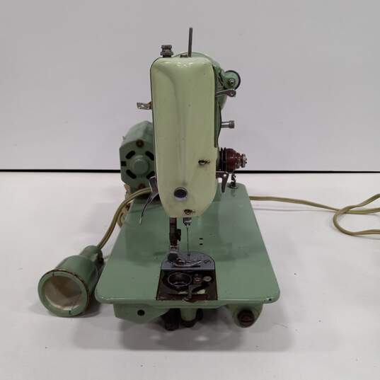 Vintage Green Singer Sewing Machine image number 2