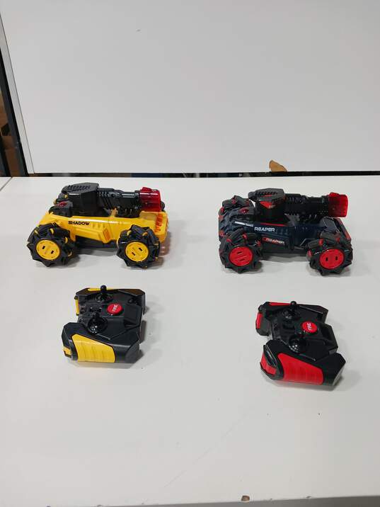 Bundle of 2 Laser Battle Hunters RC Cars w/ Controllers image number 4