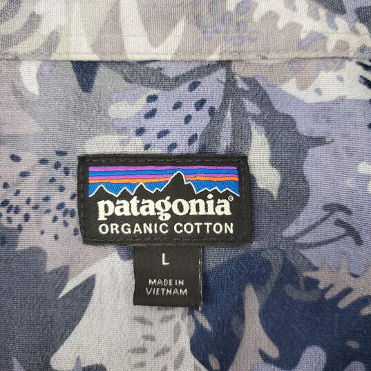 Patagonia MN's 100% Organic Cotton Blue Floral Short Sleeve Shirt Size L image number 3