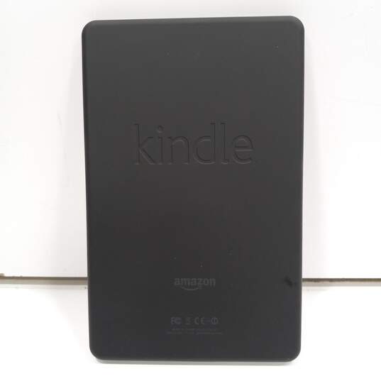 Amazon Kindle Fire 8GB Model D01400 with M-Edge Carry Case image number 3