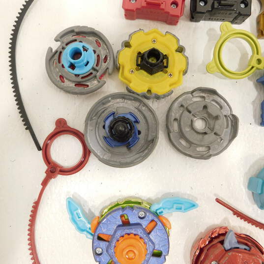 Beyblade Metal Fight Lot w/ Launchers image number 4