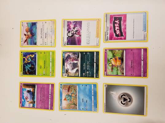 (400 Plus) Assorted Pokémon TCG Common And Uncommon Trading Cards image number 4