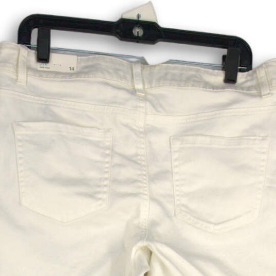 NWT Womens White Denim Mid-Rise Button Fly Cuffed Capri Pants Size 14 image number 4