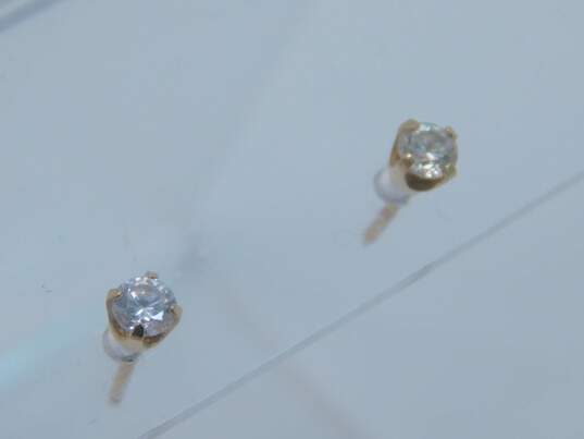 14K Gold 0.22 CTTW Round Diamond Stud Earrings 0.5g image number 2