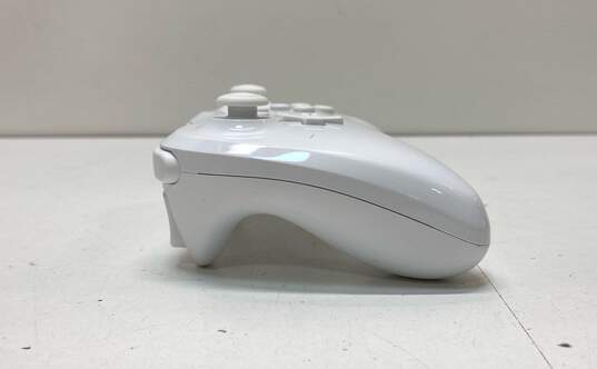 Nintendo Wii U Wireless Pro Controller- White image number 3