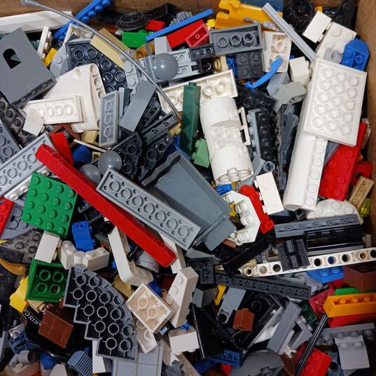 9.6 lbs Bulk Assorted LEGO Bricks image number 3