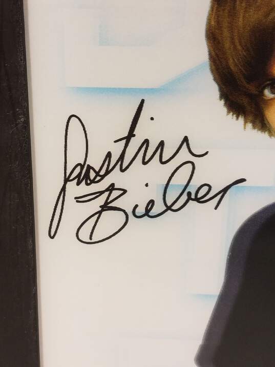 Justin Bieber 8 x10 Hologram Photo with Facsimile Signature image number 2