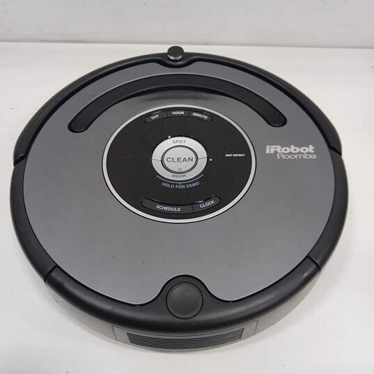 iRobot Roomba 550 Robotic Vacuum w/Box and Accessories image number 3