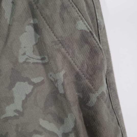 Mens Camouflage Elastic Waist Drawstring Flat Front Bermuda Shorts Size 10T image number 3