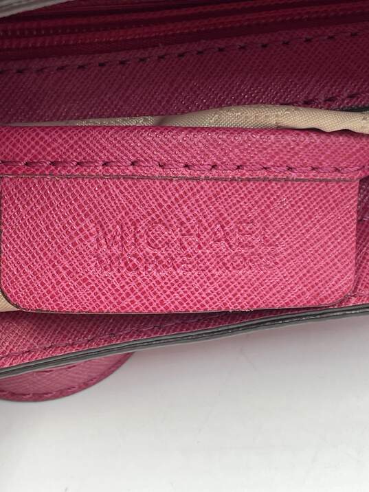 Womens Magenta Leather Inner Pockets Logo Adjustable Strap Crossbody Bag image number 5