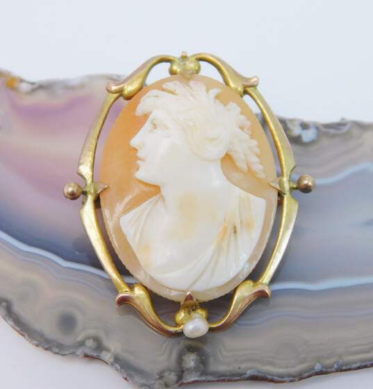 Vintage 10K Gold Carved Shell Cameo Pearl Accent Pendant Brooch 4.9g image number 1
