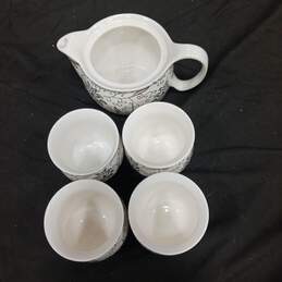 Teapot Set with 4 Traditional Cups alternative image