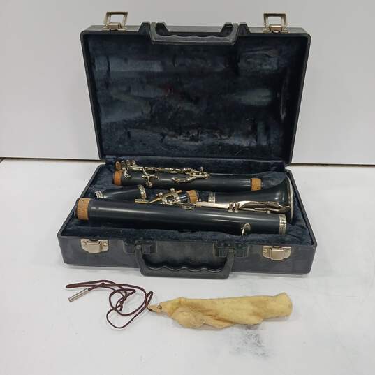 Armstrong Student Clarinet Elkhart Indiana USA in Matching Carry Case image number 1