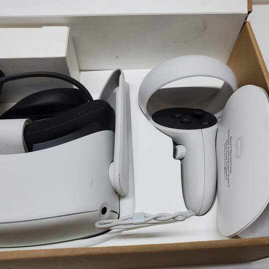 Meta Oculus Quest 2 Advanced VR Virtual Reality Headset with Controllers Untested image number 3