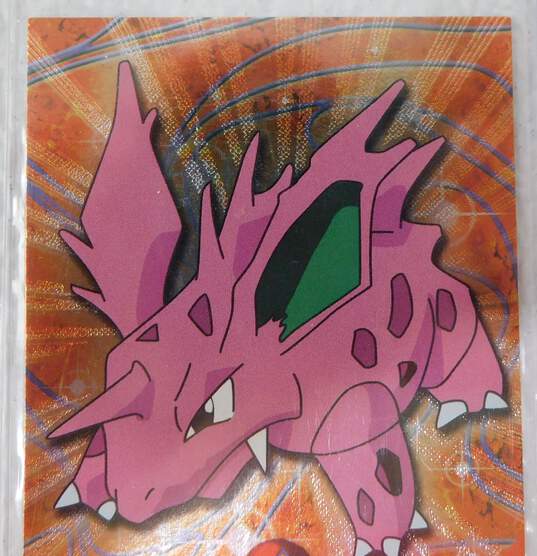 Pokemon Topps Nidorino #33 Sunburst Foil Card NM image number 2