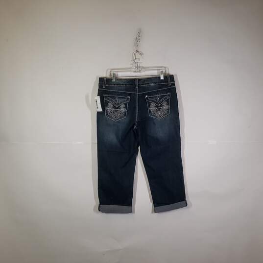 Womens Date Night Fit Medium Wash Denim Capri Jeans Size 32/14 image number 2