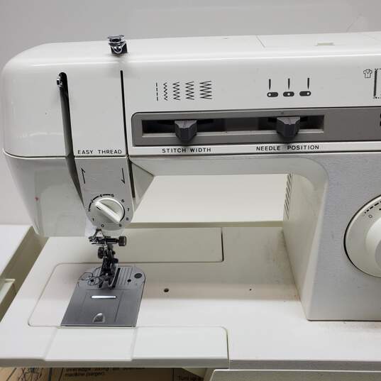Singer Electronic Sewing Machine 2502C in Case Untested image number 4
