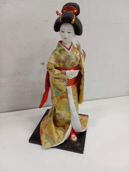 Bundle Of Japanese Dolls 1 Samurai & 2 Geishas alternative image
