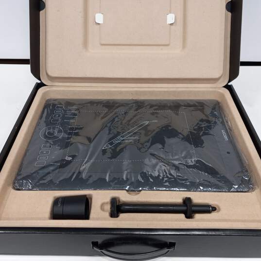 Wacom INTUOS Pro Creative Pen & Touch Tablet IOB image number 4