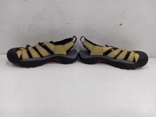 Men's Yellow Sandal Shoes Size 9 image number 3