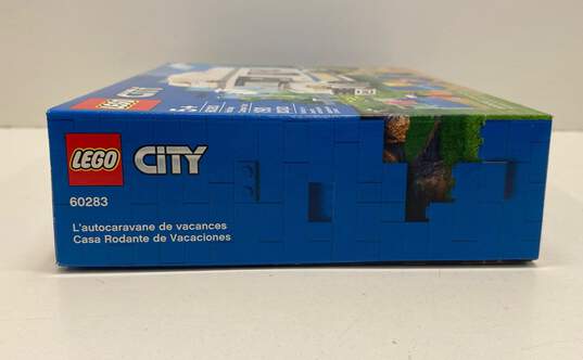 Lego City: Holiday Camper Van (60283) image number 5