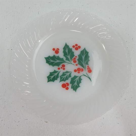 Vintage Termocrisa Crisa Christmas Holly Berry Milk Glass Salad Plates Set of 5 image number 6