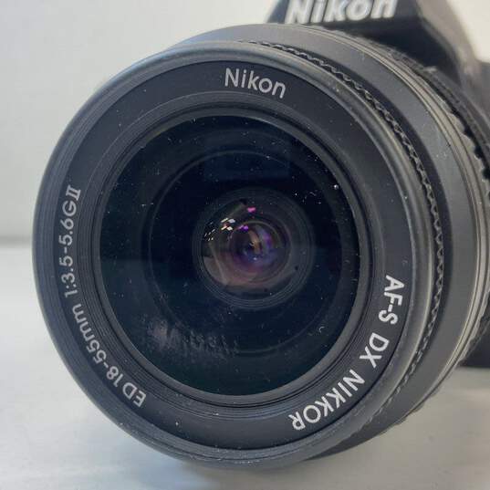Nikon D3000 10.2MP Digital SLR Camera with 18-55mm Lens image number 3