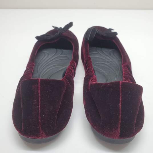 Born Womens Karoline Velvet Ballet Flats Shoes Red Black Slip On Bow Size 8M image number 3