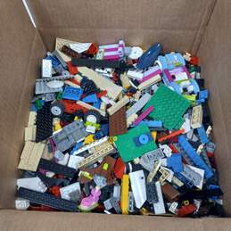 8lbs Lot of Assorted Lego Building Blocks