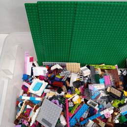 6.1lb Bulk of Assorted Lego Building Blocks and Pieces