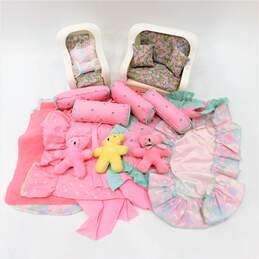 Vintage Mattel Barbie Heart Family Wicker Furniture W/ Bedding Blankets Pillows