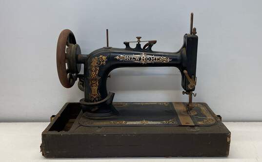 Vintage New Home Sewing Machine-FOR PARTS OR REPAIR, SOLD AS IS image number 3