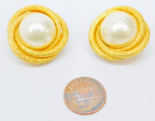 VNTG Ciner Gold Tone Faux Pearl Clip On Earrings image number 5