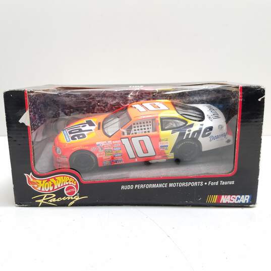 Lot of 2 Hot Wheels Racing Nascar 1:24 Scale Diecasts image number 2