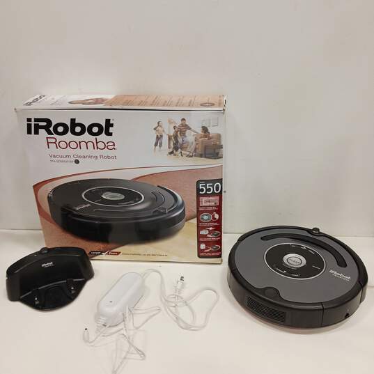 iRobot Roomba 550 Robotic Vacuum w/Box and Accessories image number 1