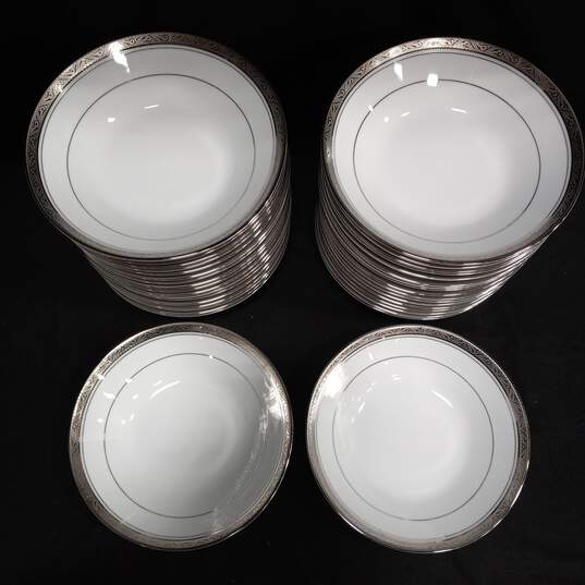 Noritake Contemporary Majestic Platinum Boxed Dishes image number 2
