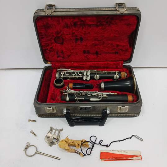 Vintage Clarinet In Case w/ Accessories image number 1