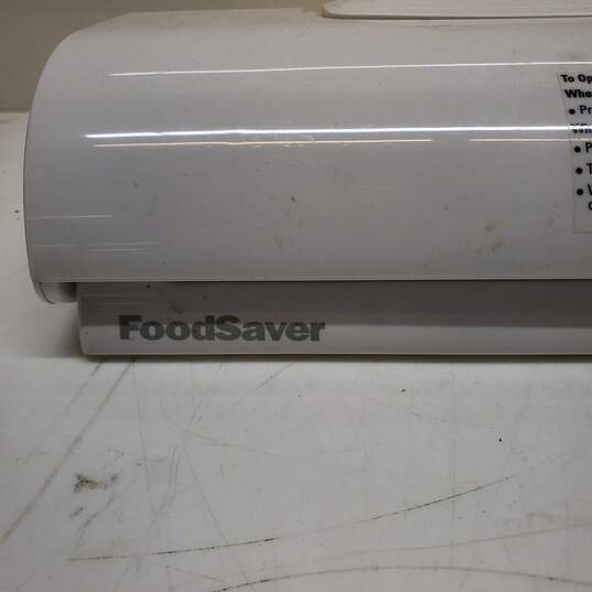 FoodSaver Vac 1075 Food Bag Vacuum Sealer image number 2