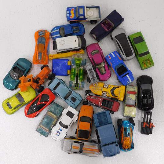 Mixed Lot of Die Cast Vehicles Matchbox ,Hotwheels  and more image number 4