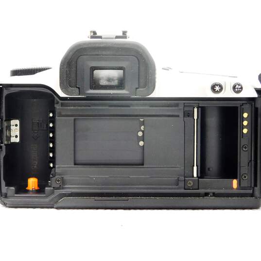 Canon EOS Rebel 2000 35mm SLR Film Camera with 28-80 mm lens Kit image number 6