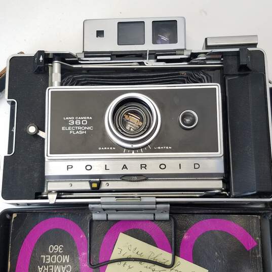 Lot of 2 Assorted Vintage Polaroid Instant Cameras and Accessories image number 2