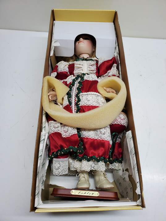 Seymour Mann Third Annual Christmas Doll from the Connoisseur Collection in Box image number 3