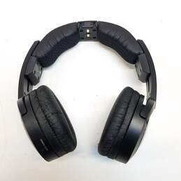 Bundle of 2 Assorted Wired Headphones Parts/Repairs alternative image
