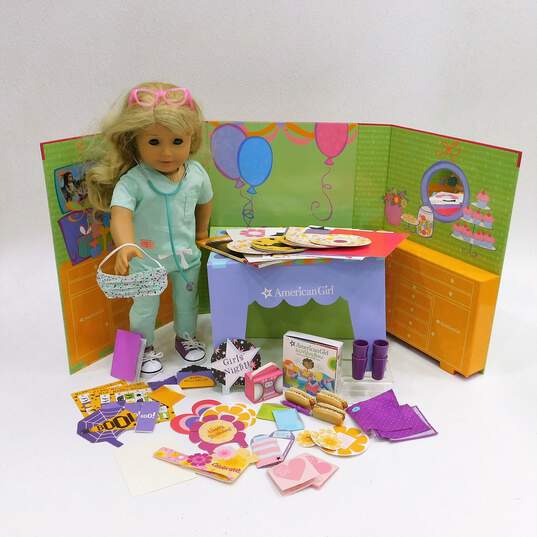 American Girl Lanie Holland 2010 GOTY Doll W/ Petite Party Playset & Accessories image number 1