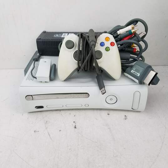 er mere end Fængsling Gammel mand Buy the Xbox 360 FAT 60GB White Console Bundle Controller & Games #4 |  GoodwillFinds